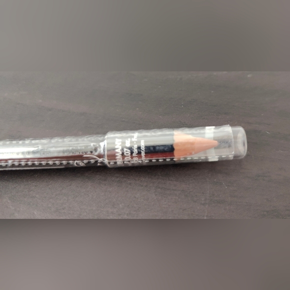 Makeup Forever Lip Liner Concealer - Picture 4 of 5